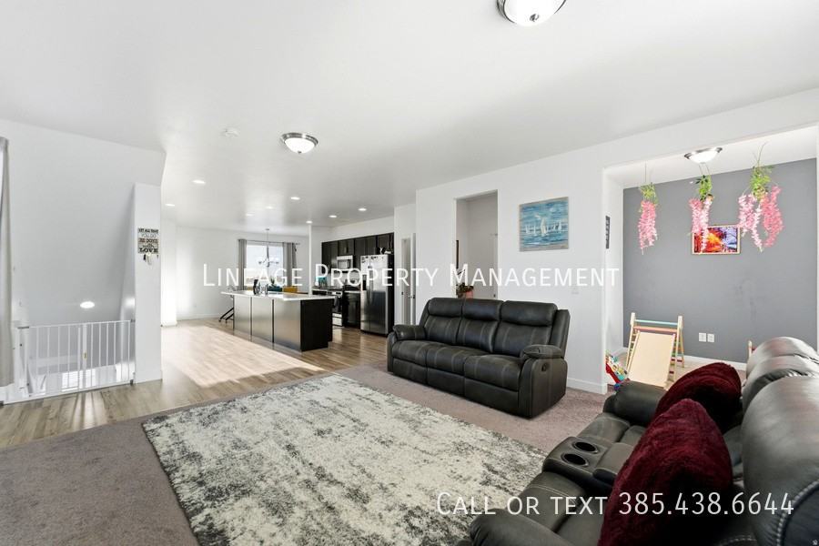 10847 S Big Meadow Dr - Photo 2 of 27