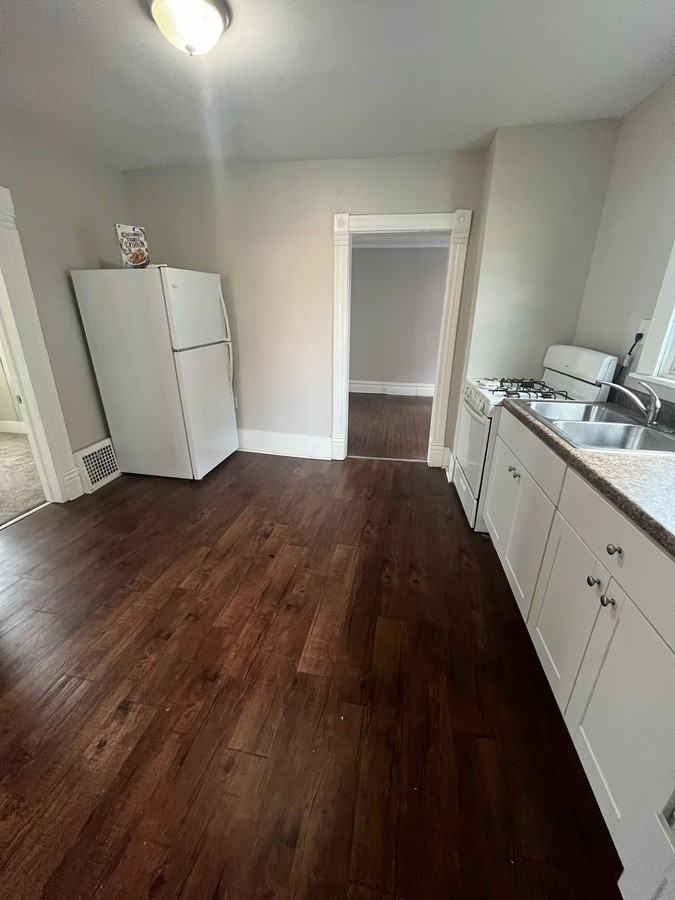 1320 Sanford St #1 - Photo 2 of 6