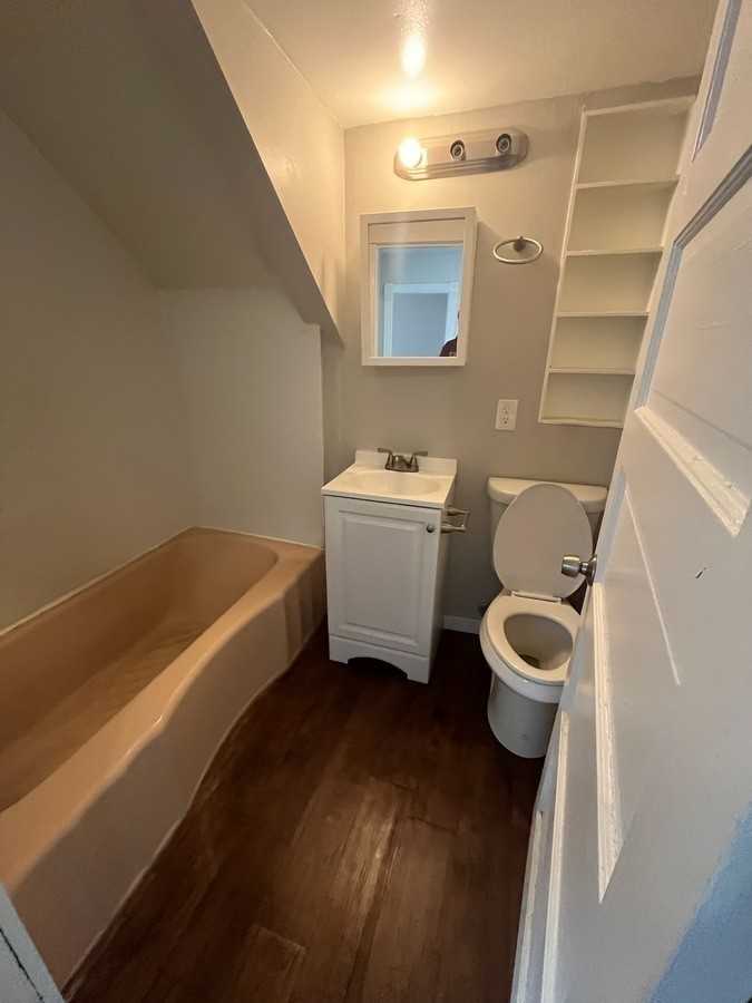 1320 Sanford St #1 - Photo 4 of 6