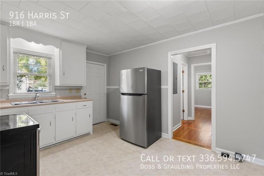 916 Harris St - Photo 6 of 15