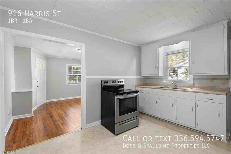 916 Harris St - Photo 7 of 15
