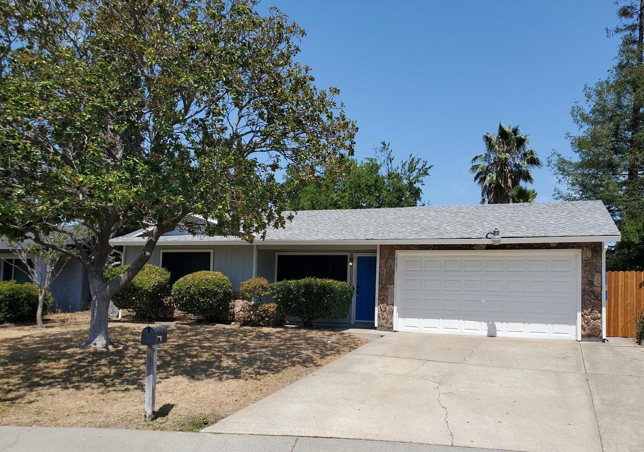 8287 Newfield Cir - Photo 2 of 13