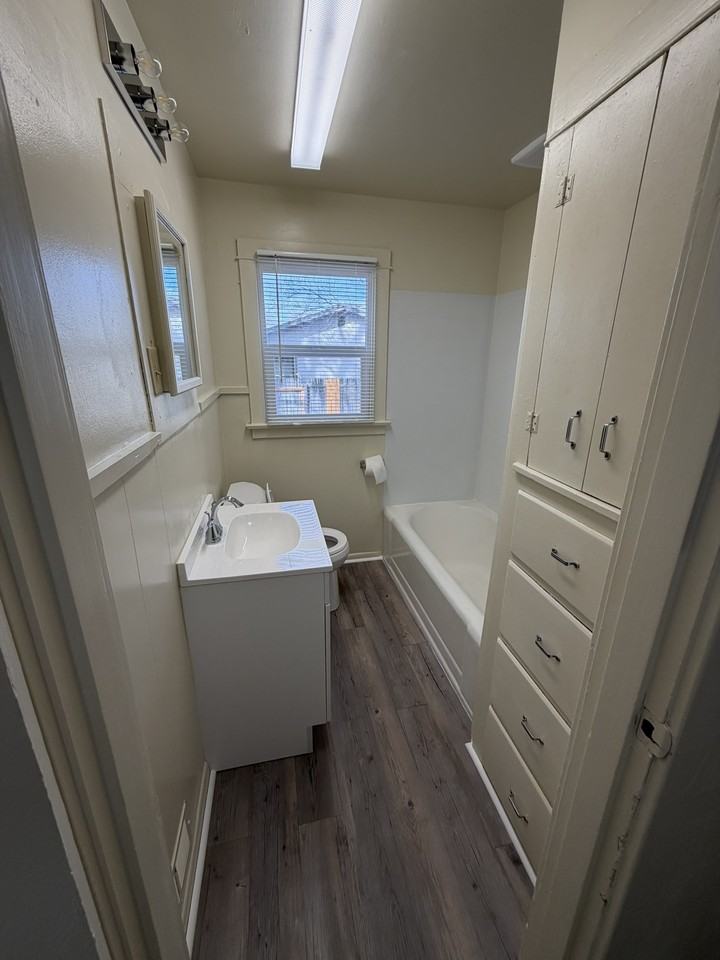 1039 Sw Cascade Ave #NA - Photo 5 of 14