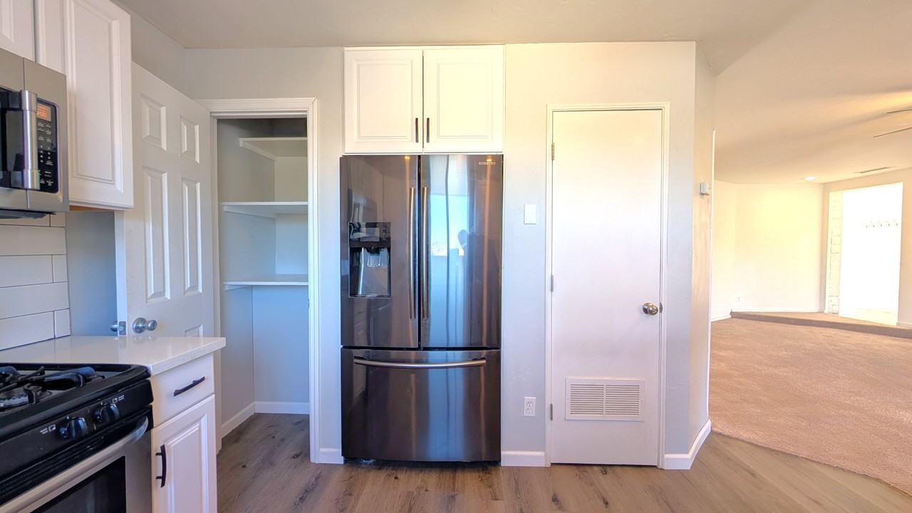 1514 N Elaine Way #NA - Photo 6 of 47