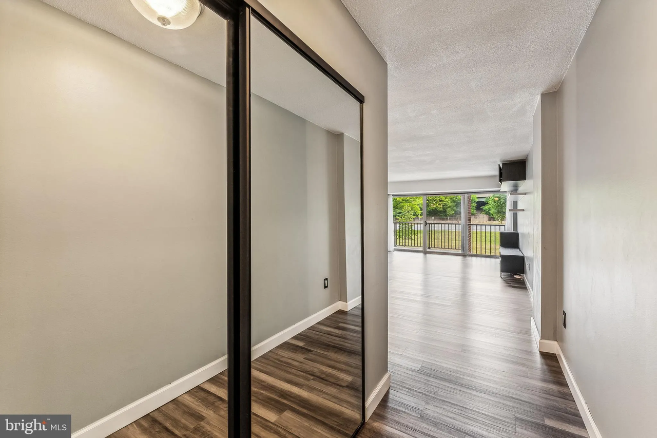 1300 Army Navy Dr #105 - Photo 5 of 17