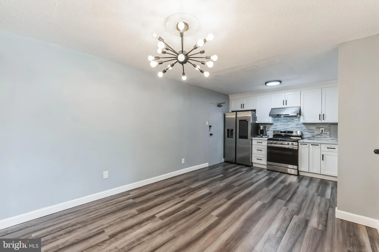 1300 Army Navy Dr #105 - Photo 7 of 17