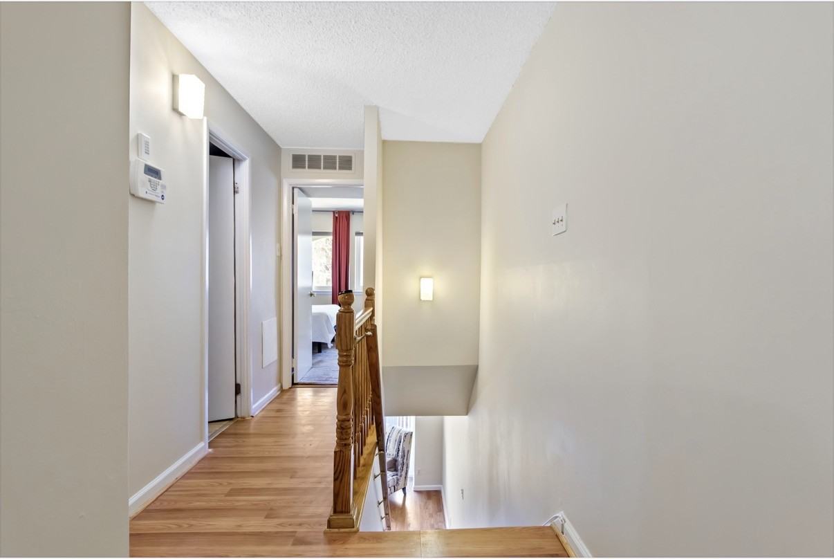 3075 Hawthorne Dr Ne #3075 - Photo 4 of 23