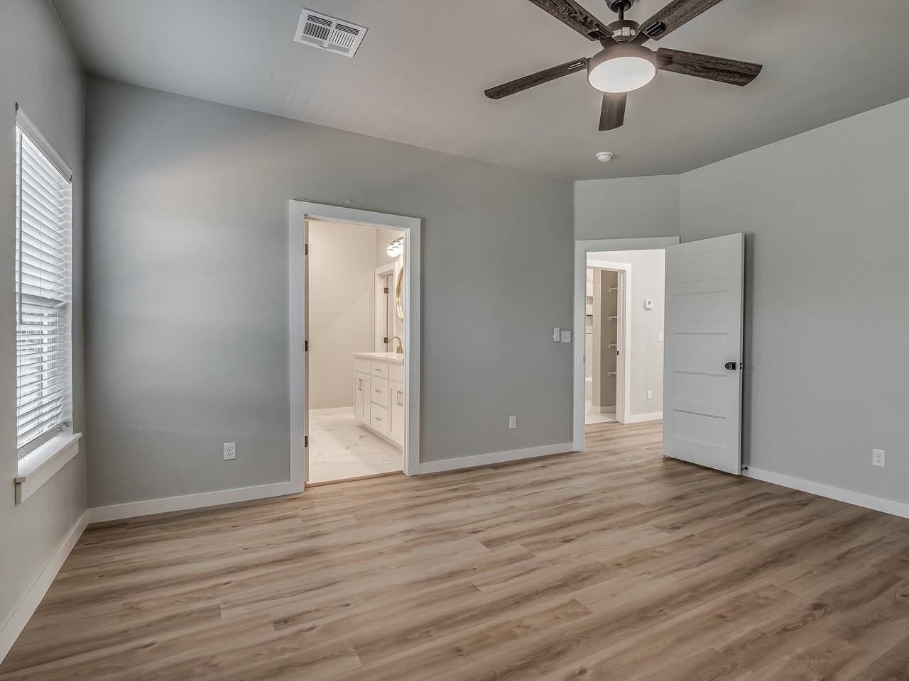 11313 N Blackwelder Ave #B - Photo 4 of 10