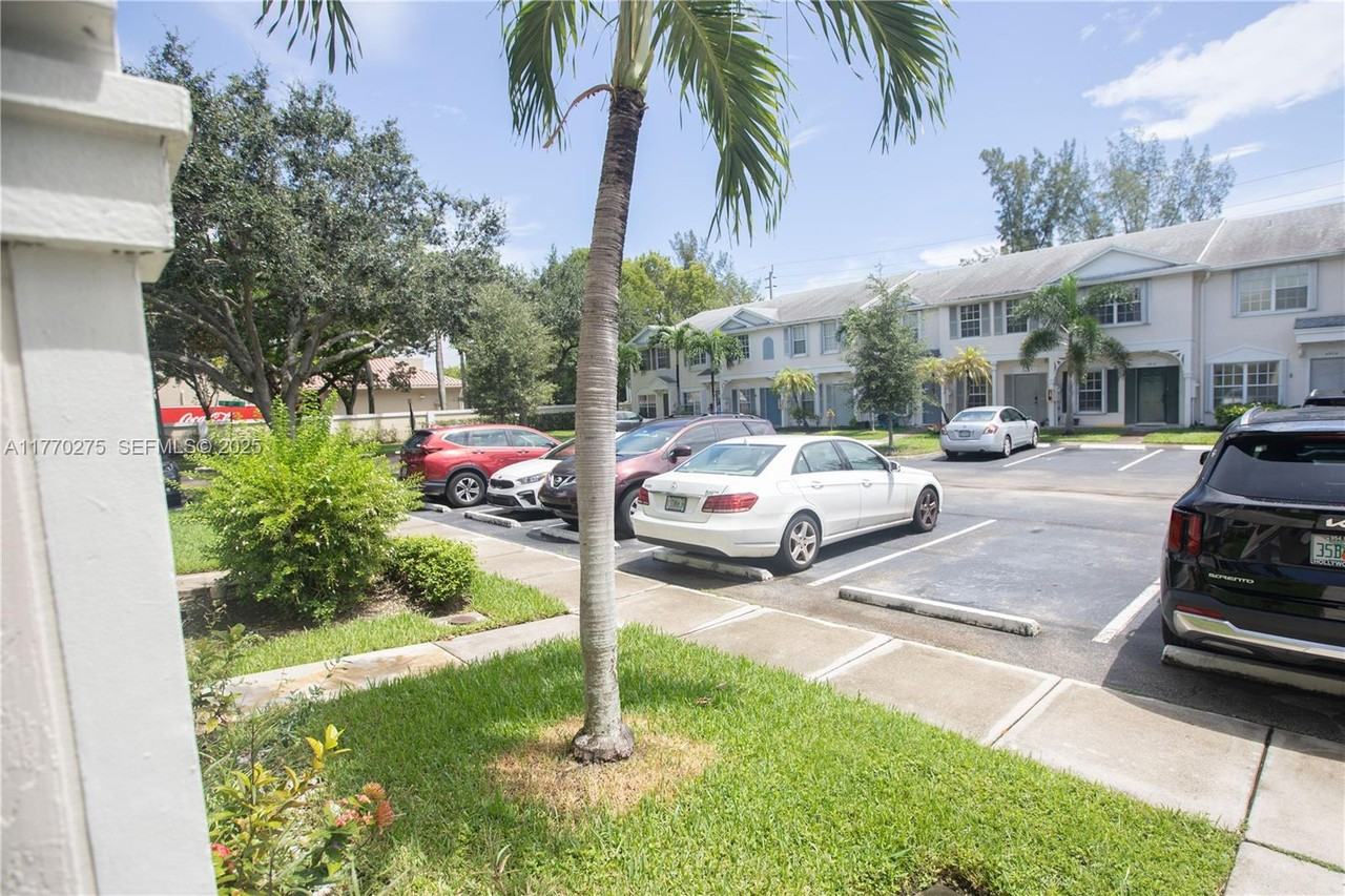 4905 Southwest 31st Terrace #115 - Photo 5 of 12