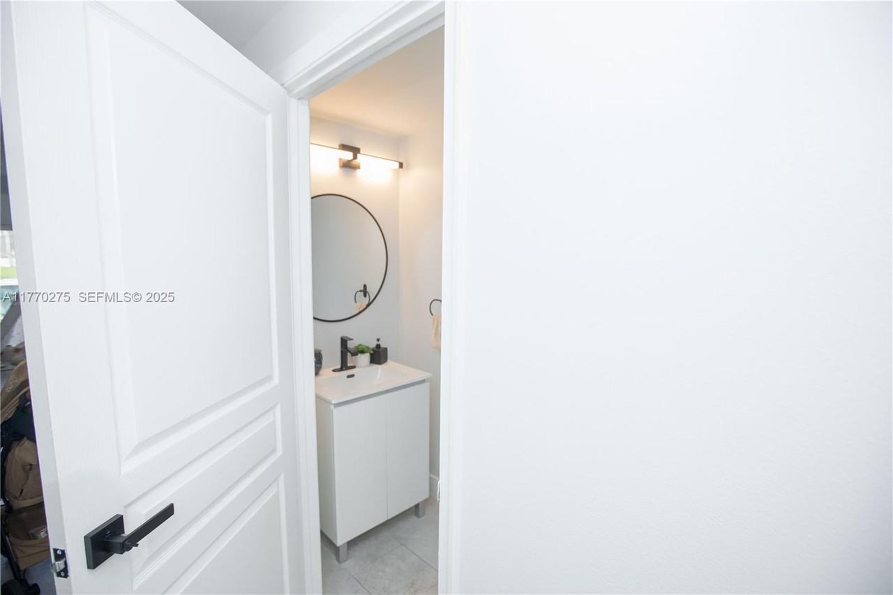 4905 Southwest 31st Terrace #115 - Photo 7 of 12