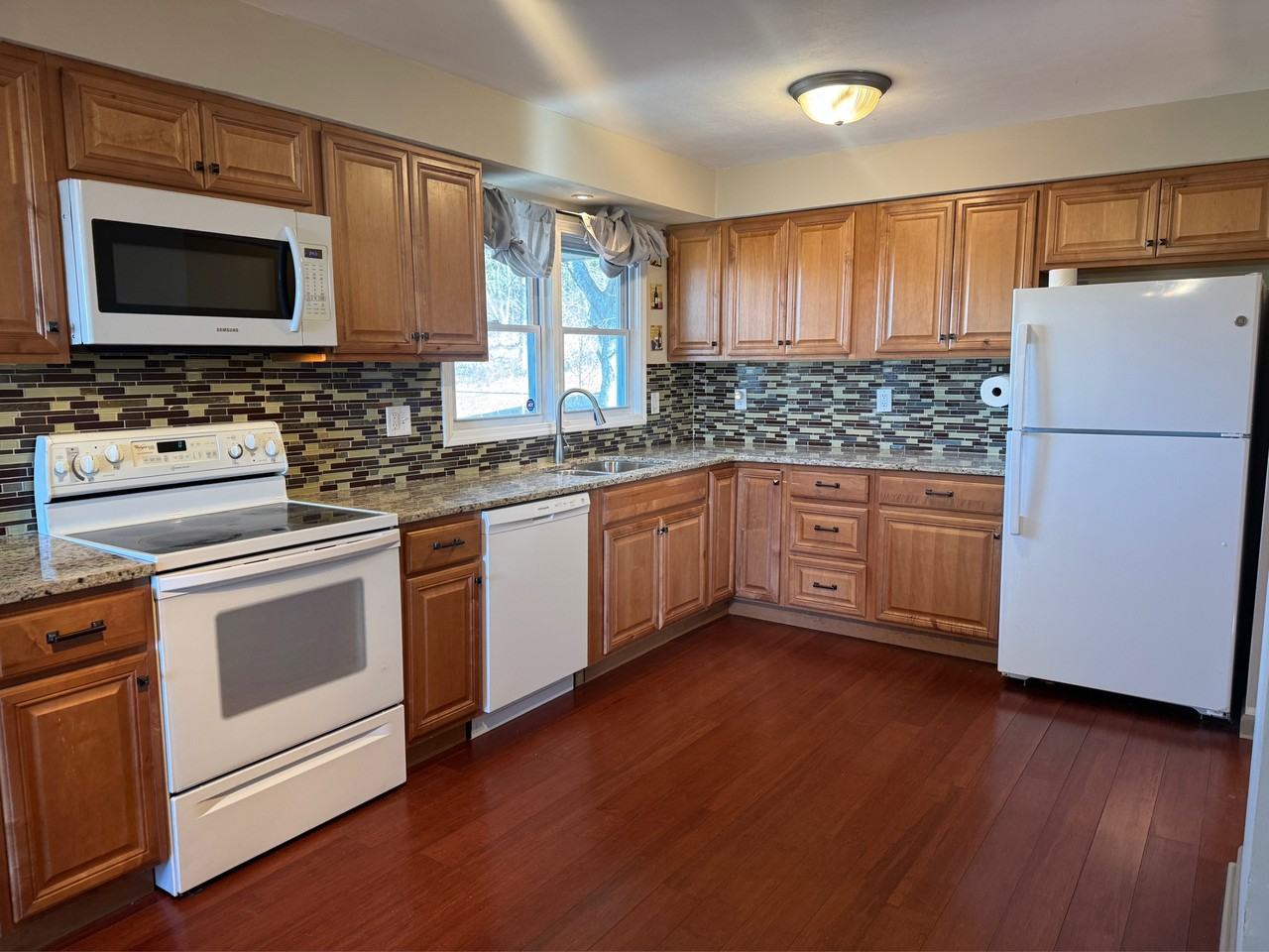 1208 Toft St #1 - Photo 5 of 17