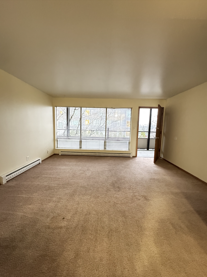 4120 11th Ave Ne #202 - Photo 3 of 21