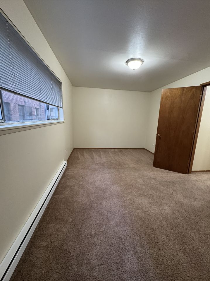 4120 11th Ave Ne #202 - Photo 5 of 21