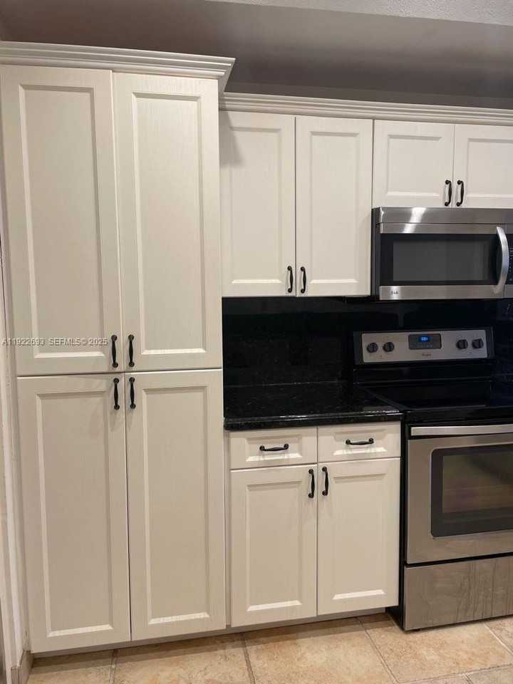 3141 North Palm Aire Drive - Photo 4 of 10