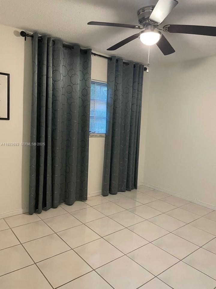 3141 North Palm Aire Drive - Photo 7 of 10
