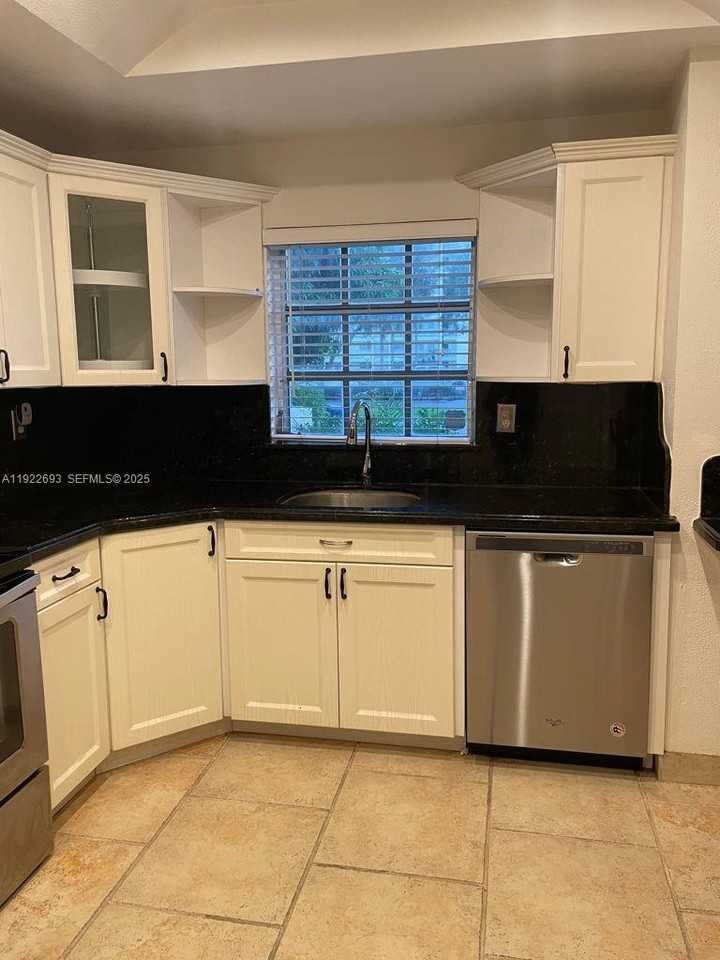 3141 North Palm Aire Drive - Photo 5 of 10