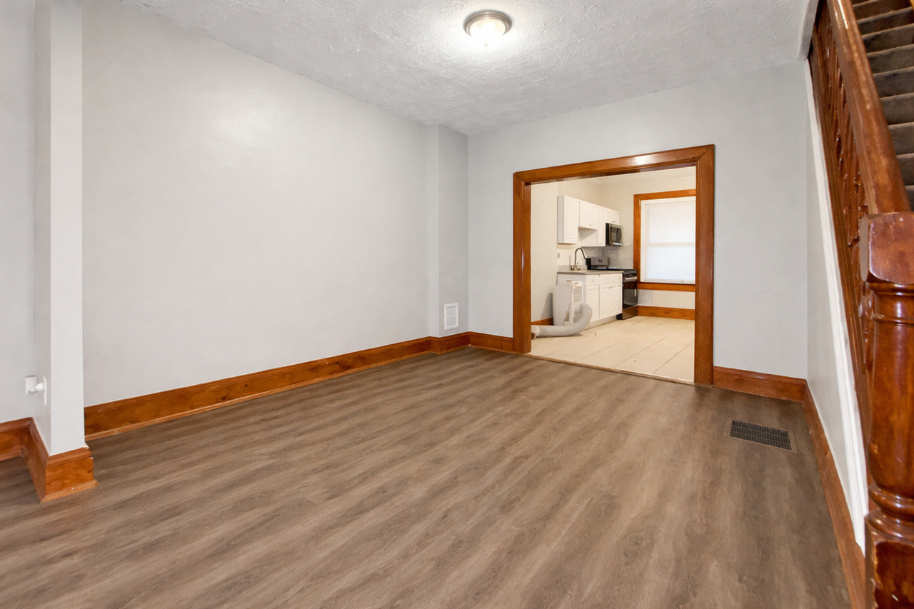 1832 E 28th St - Photo 4 of 16