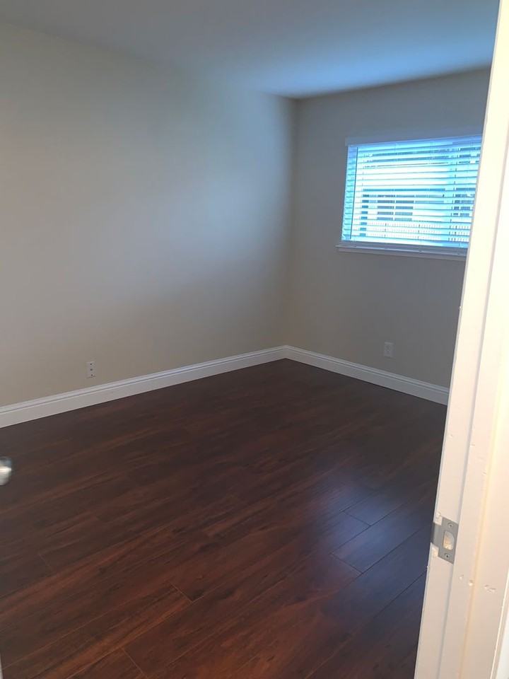 1963 Woodside - Photo 7 of 17