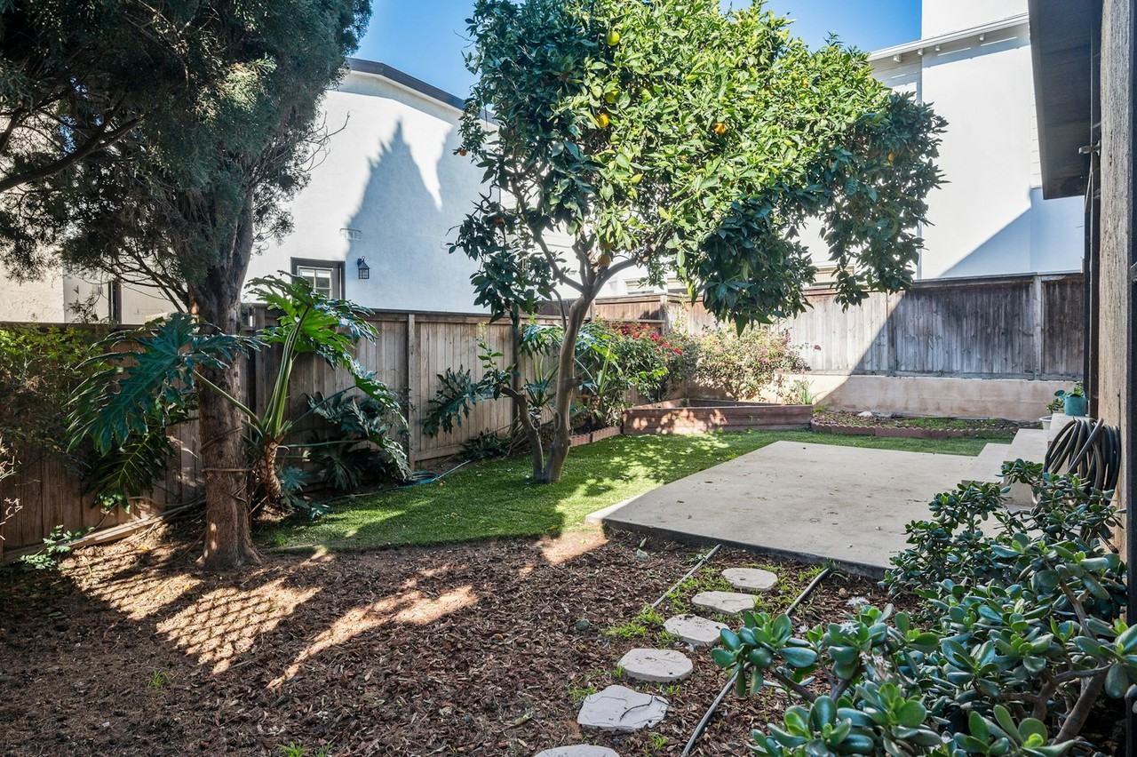 845 2nd Street - Photo 5 of 35