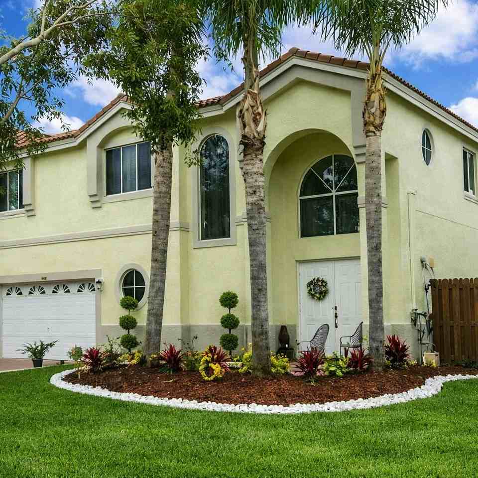 11301 Rockinghorse Rd - Photo 2 of 12