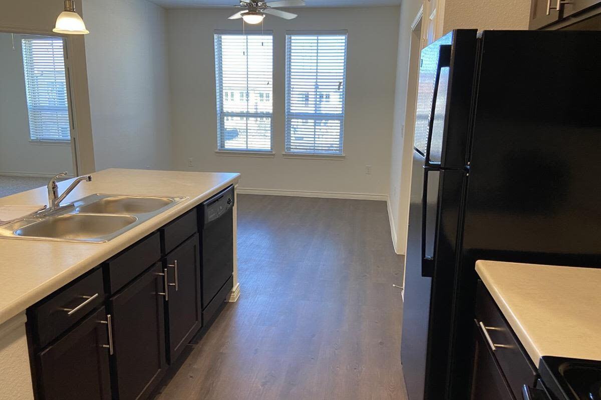 Lavon - Photo 3 of 22