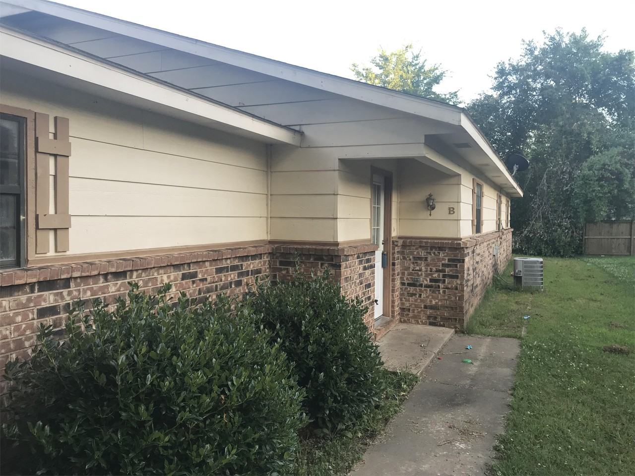 1911 Sycamore Pl #B - Photo 2 of 4