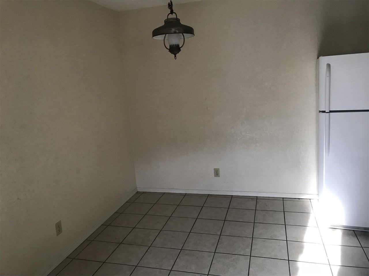 1911 Sycamore Pl #B - Photo 3 of 4