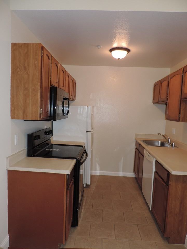 400 Laurel Street - Photo 5 of 22