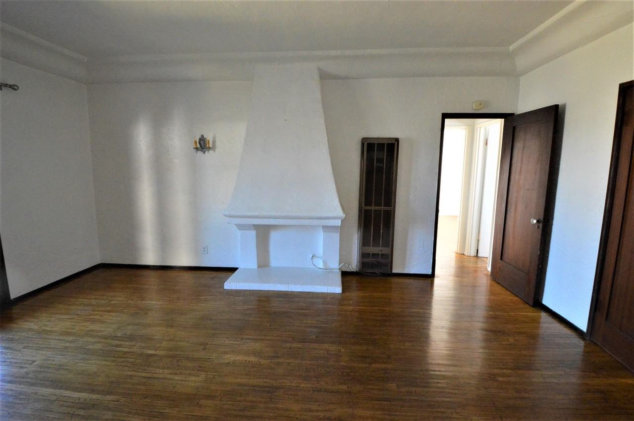 4th St, 2720 East - Photo 3 of 19