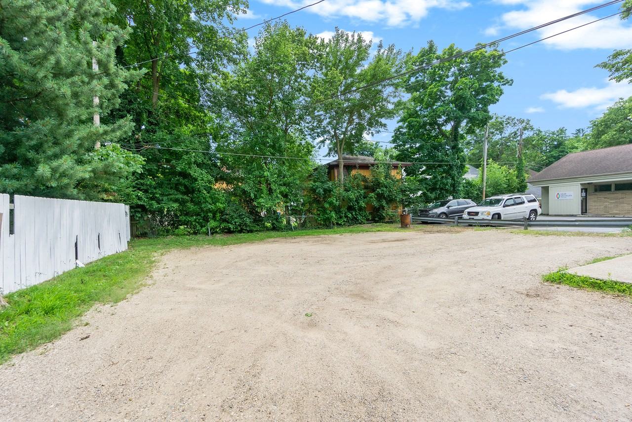 417 Cutler St #1 - Photo 3 of 15