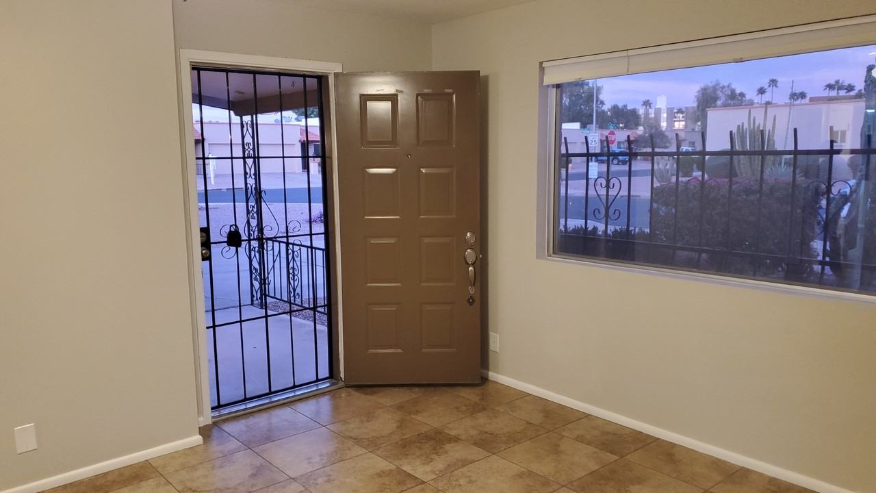 P392D 530 S PORTLAND - Photo 4 of 22