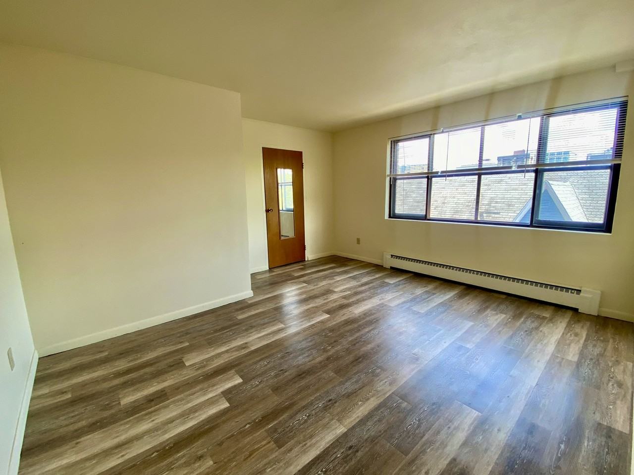 415 Wisconsin Ave - Photo 4 of 44