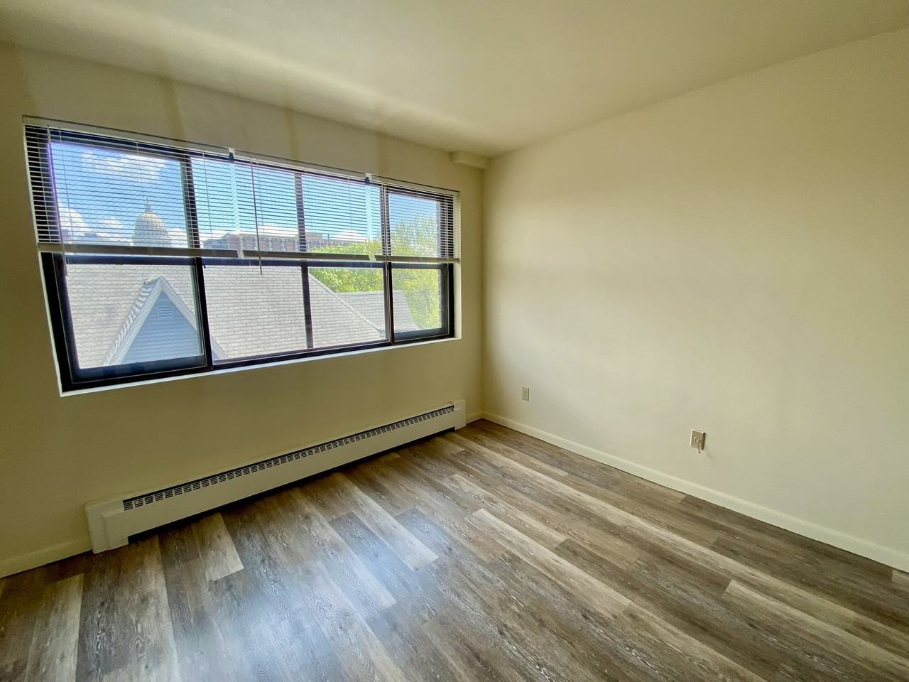 415 Wisconsin Ave - Photo 5 of 44