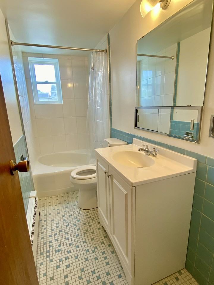 415 Wisconsin Ave - Photo 7 of 44