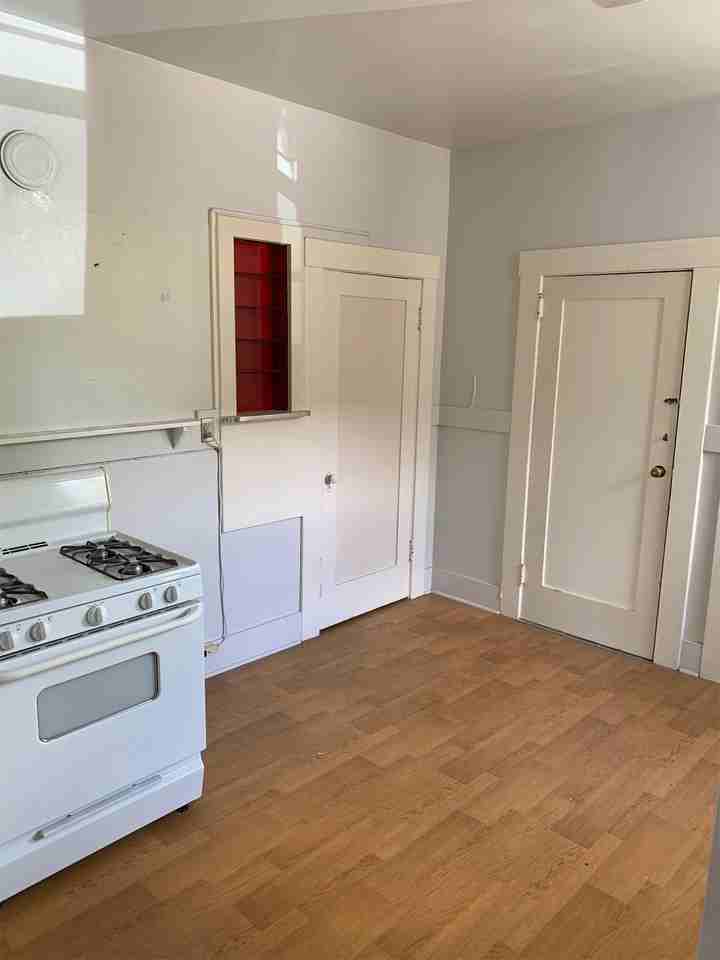 300 California Avenue - Photo 2 of 6