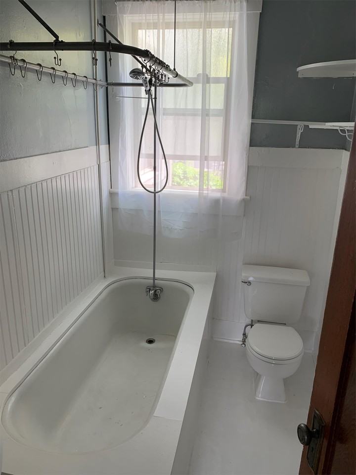 300 California Avenue - Photo 3 of 6