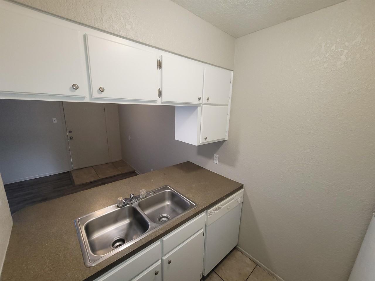 Sunrise East Apartments - Photo 3 of 25