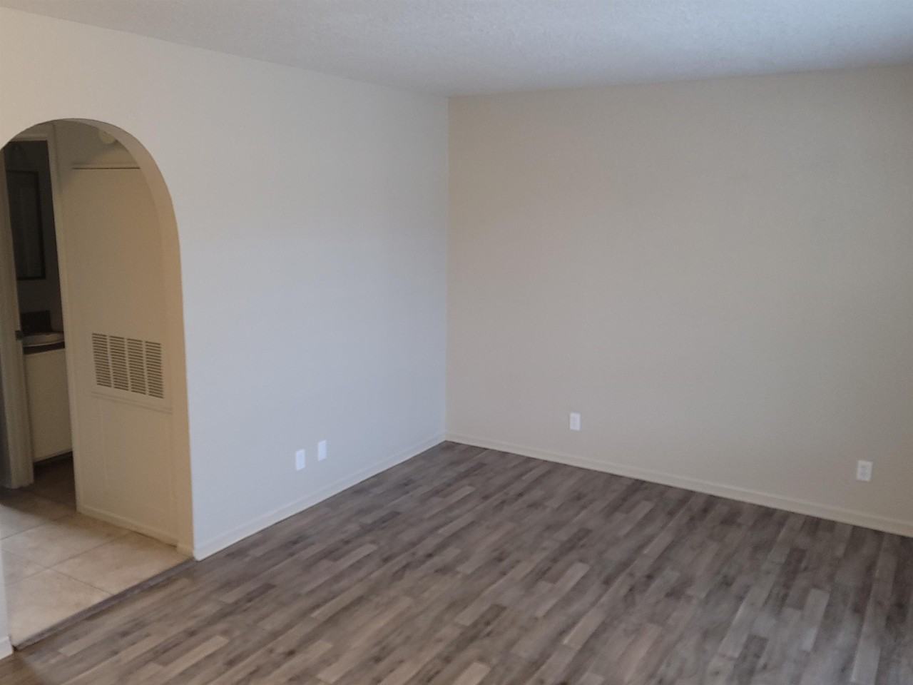 Sunrise East Apartments - Photo 4 of 25