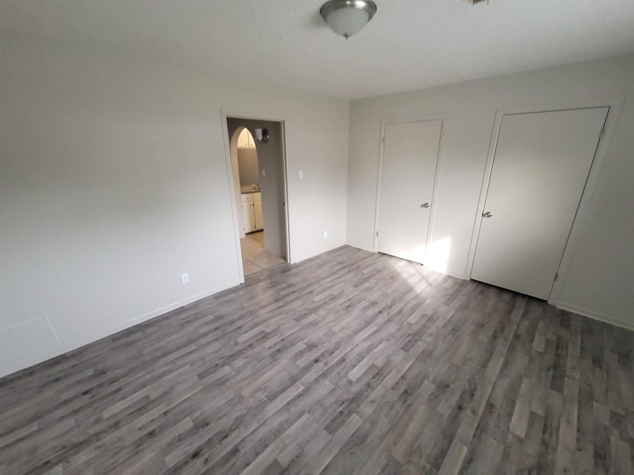 Sunrise East Apartments - Photo 6 of 25