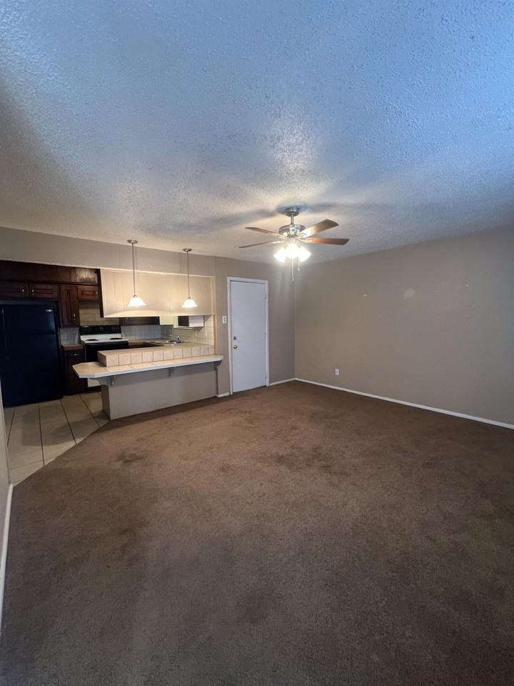 124 Temple Avenue - Photo 3 of 14