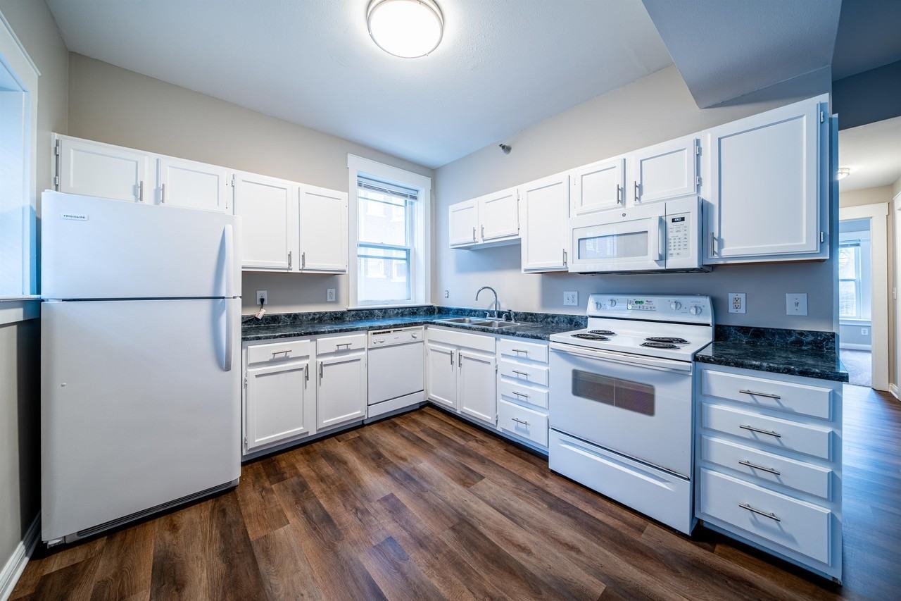 Grace Manor Apartments - Photo 4 of 50