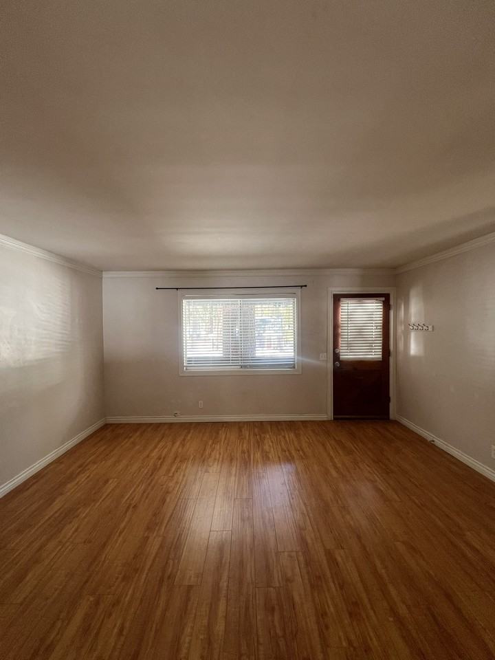 1222 Sierra Boulevard - Photo 4 of 20