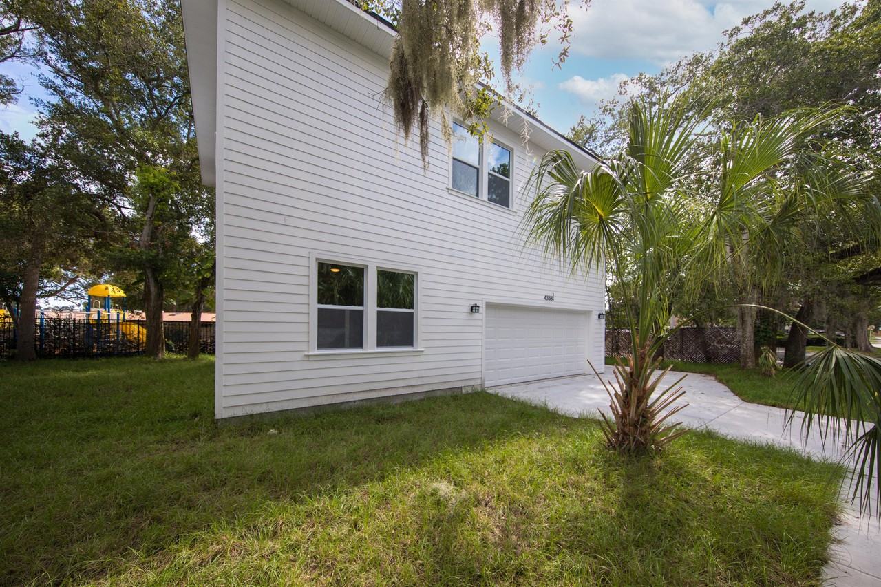 4338 1/2 15th St N #B - Photo 2 of 8