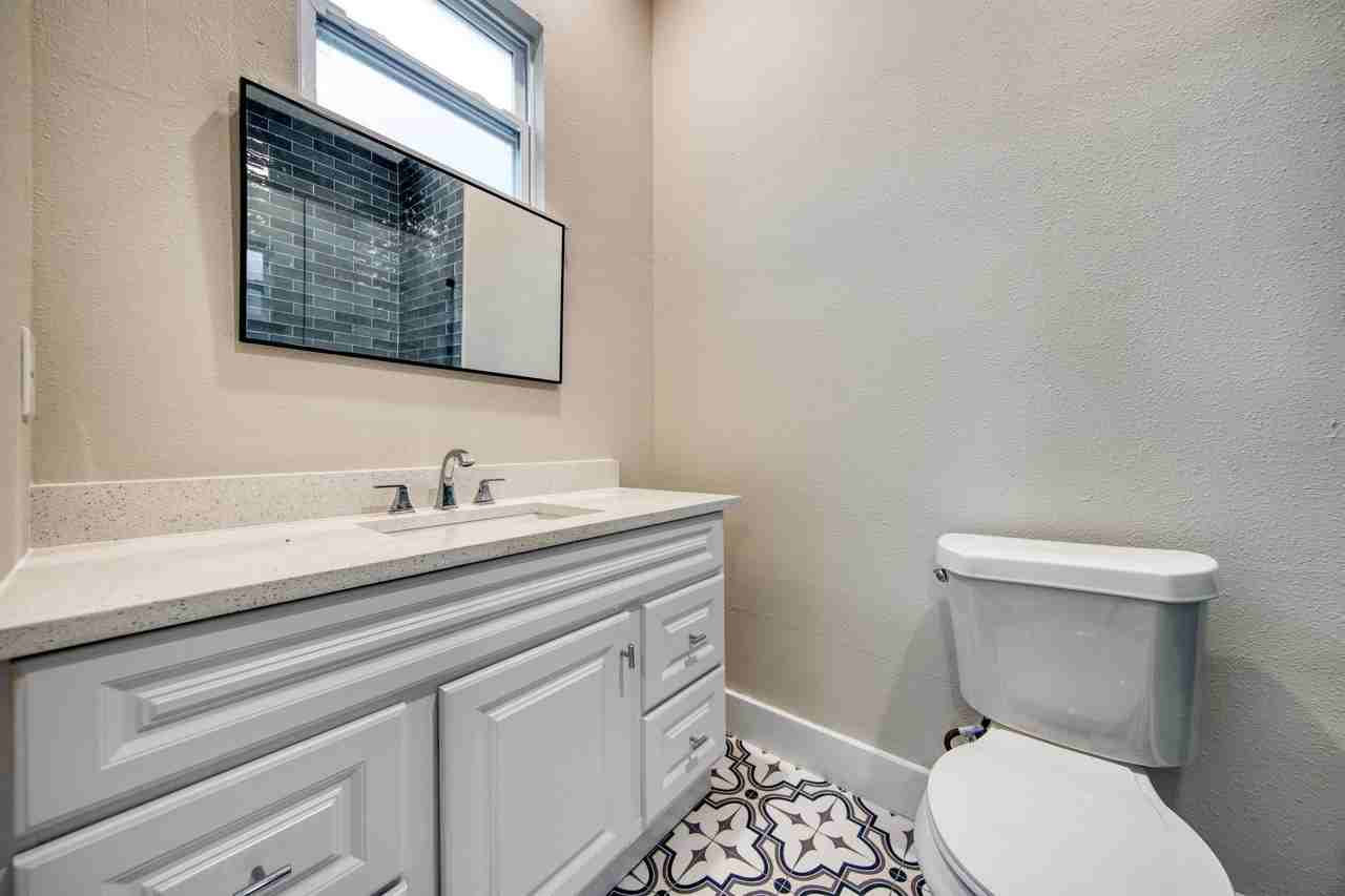 4338 1/2 15th St N #B - Photo 6 of 8