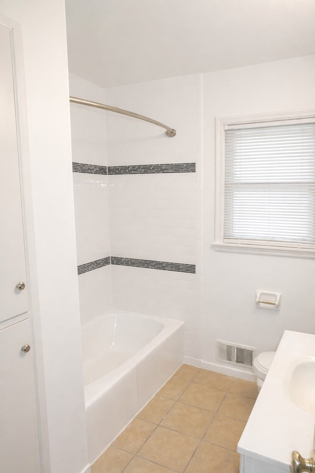 2905 32nd Ave Ne - Photo 4 of 16