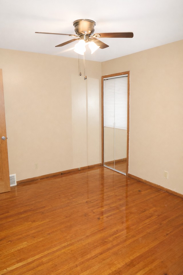 2905 32nd Ave Ne - Photo 5 of 16