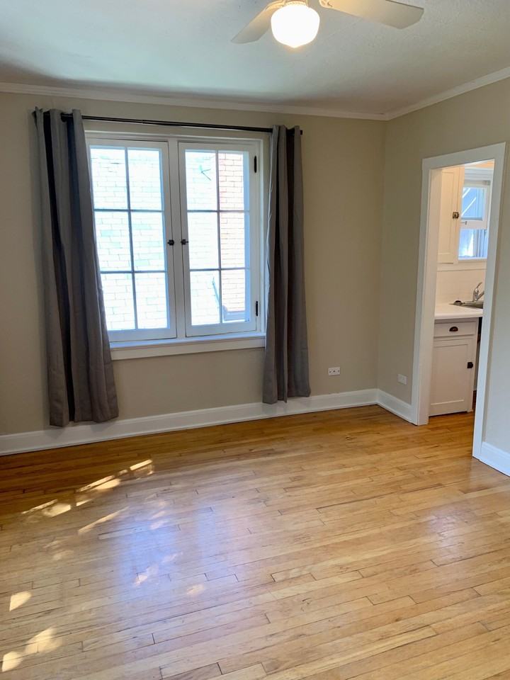 La Charmaine Apts - Photo 2 of 15