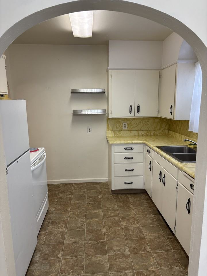 765 South Boulevard - Photo 4 of 10