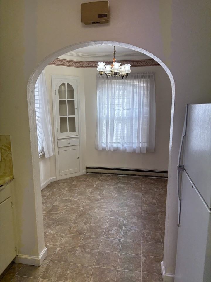 765 South Boulevard - Photo 5 of 10