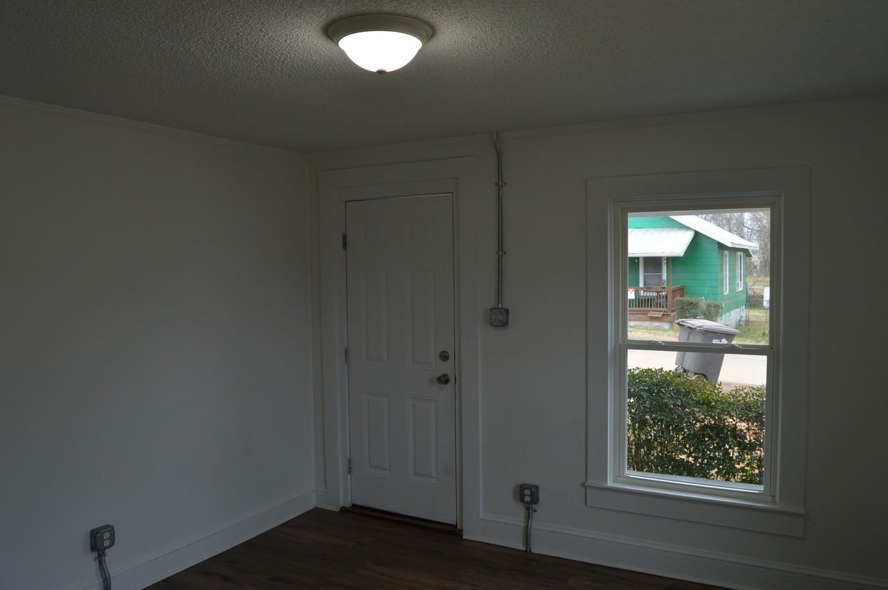 709 South Elm Street - Photo 2 of 10